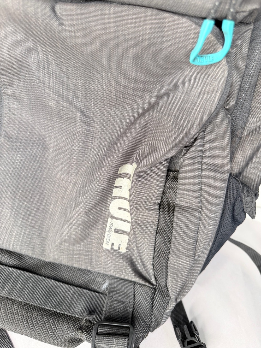 Thule gray computer backpack - Picture 2 of 10